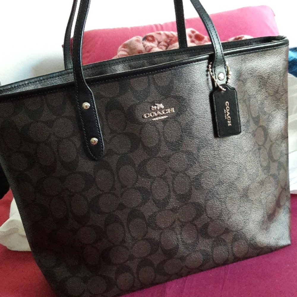 Coach City Zip Tote in Signature Canvas